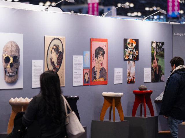 kaibi-gallery exhibition booth with STOOTH stools